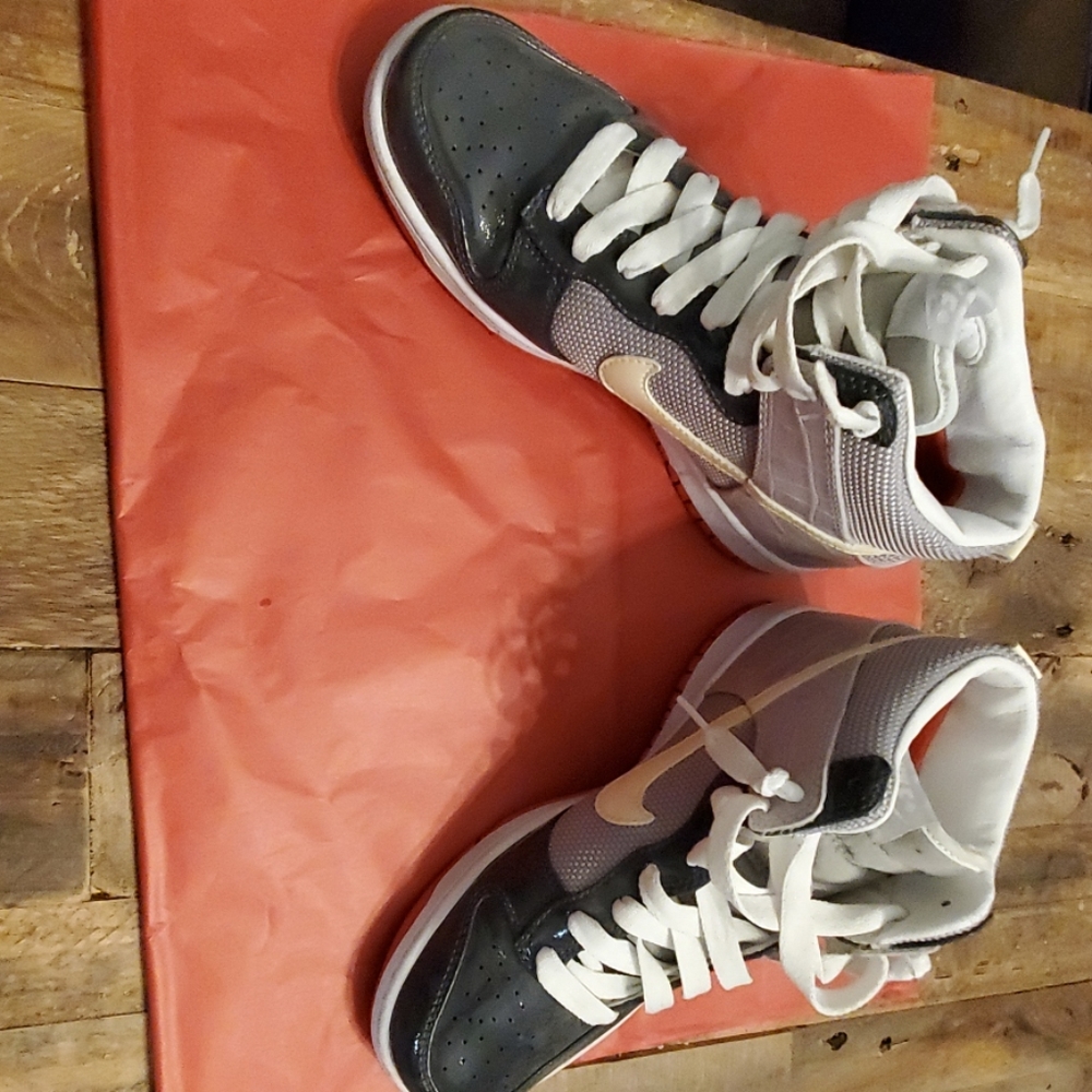 Nike - Picture 3 of 6